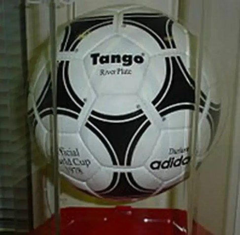 Nome da bola: Tango. Edição: Copa de 1978 • Reprodução / Internet