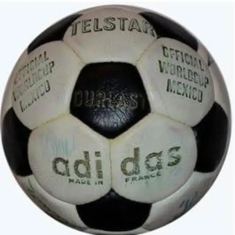 Nome da bola: Telstar. Edição: Copa de 1970 • Reprodução / Internet
