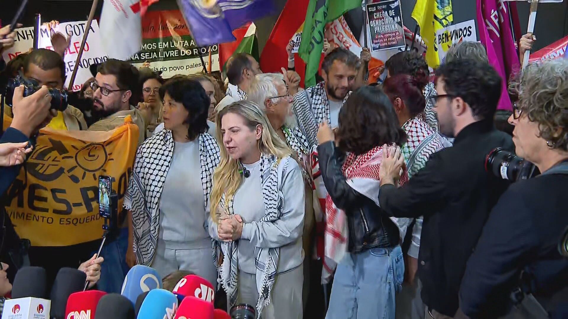 Brasileiros que estavam detidos em Israel chegam ao Brasil