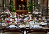 Hotel de luxo em Londres promove chá da tarde inspirado em "Bridgerton"