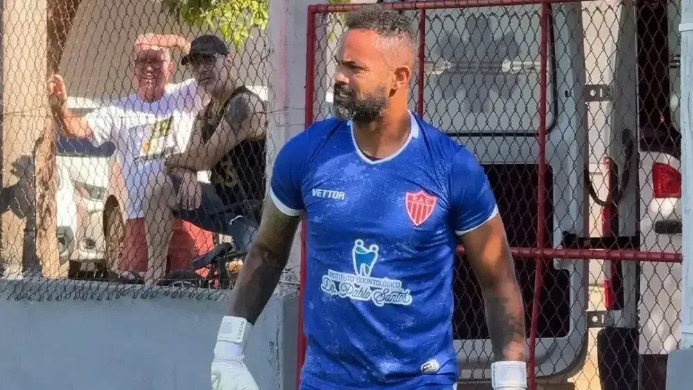 Bruno em ação no futebol amador