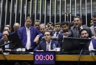 Aliados de Hugo Motta negam acordo entre Centrão e Flávio Bolsonaro