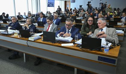 Base aliada do governo contorna oposição e dita rumos da CPMI do INSS