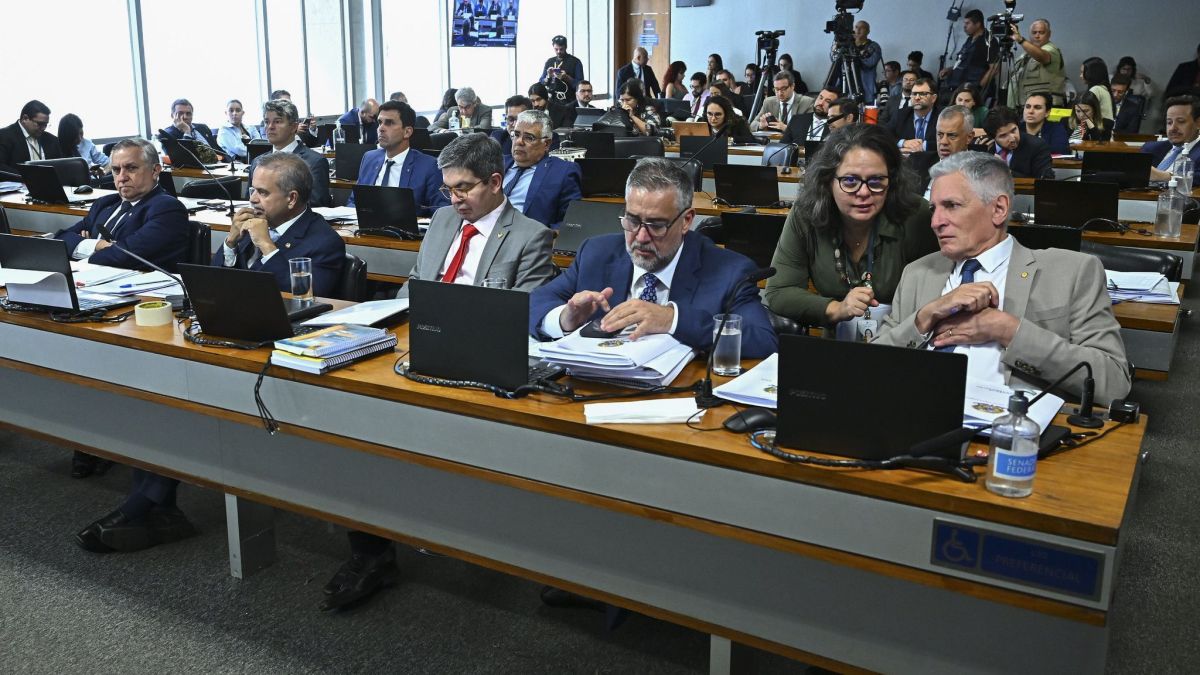 CPMI ouve ex-membro de conselho de previdência e ex-dirigente de entidade |  CNN Brasil
