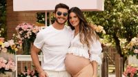 Camila Queiroz e Klebber Toledo publicam cliques de chá de bebê; veja