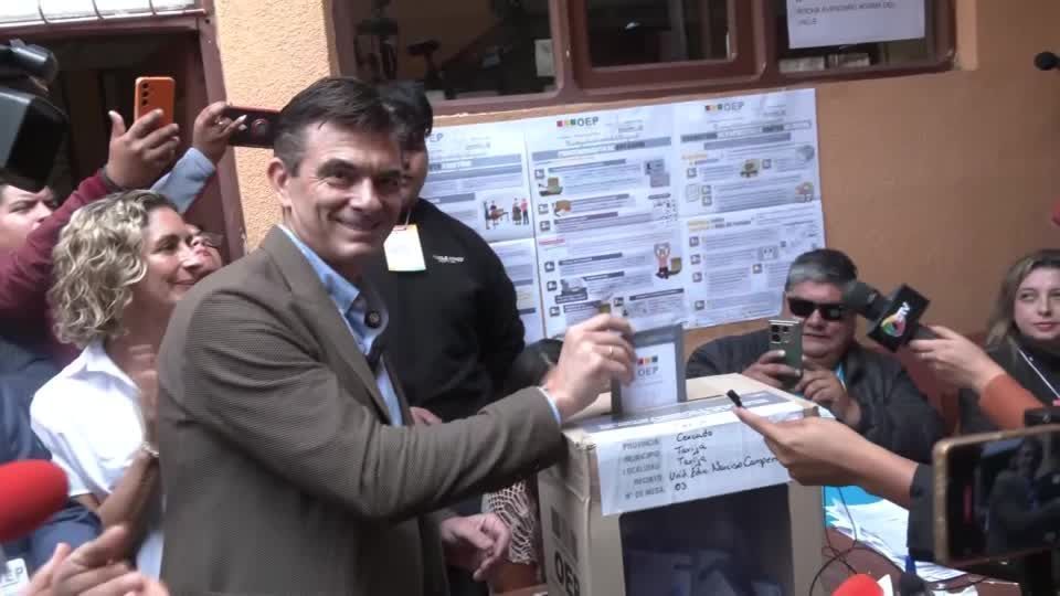 Centrist candidate Paz casts vote in Bolivian election