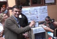 Candidato centrista Rodrigo Paz vota nas eleições na Bolívia