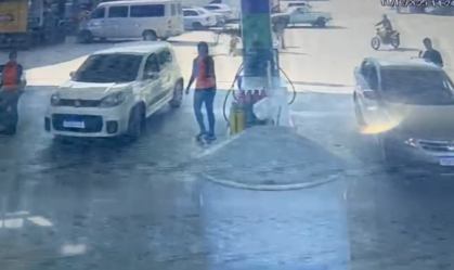 Mulher é morta a tiros por ex-companheiro em posto de combustível em PE