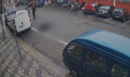 Vídeo: homem é baleado durante roubo no centro de São Paulo
