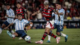 Carrascal decide, e Flamengo vence Racing no Maracanã pela Libertadores