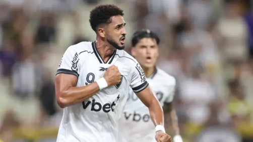 Chris Ramos, do Botafogo, comemora gol sobre o Ceará, pela Série A
