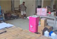 Polícia fecha fábrica ilegal de cosméticos na Baixada Fluminense