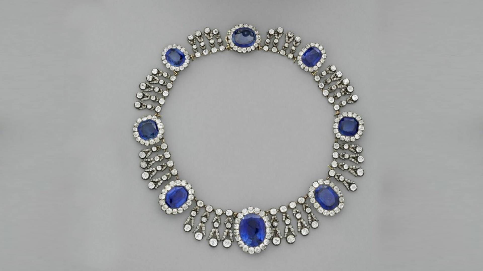 Colar do conjunto de joias de safira da Rainha Maria Amélia e da Rainha Hortense 2
