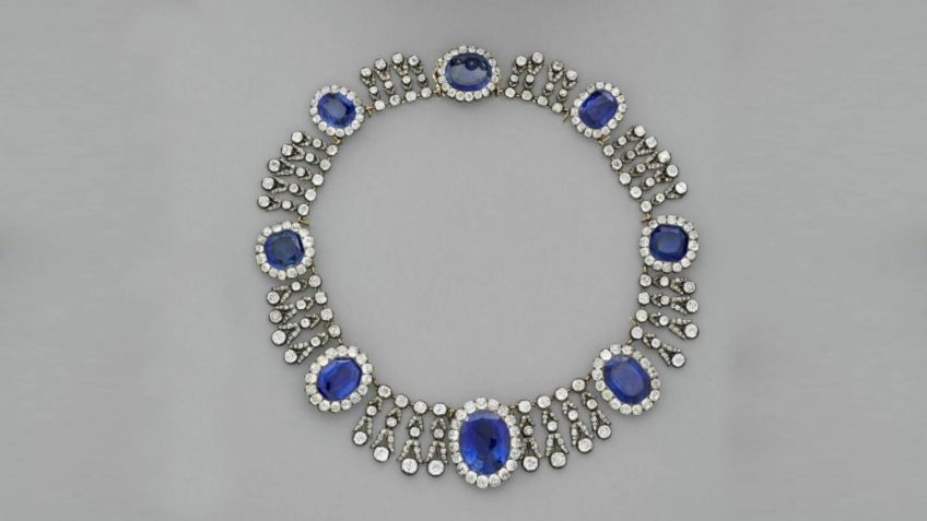 Colar do conjunto de joias da rainha Maria Amélia da França e da rainha Hortense • Divulgação/Museu do Louvre