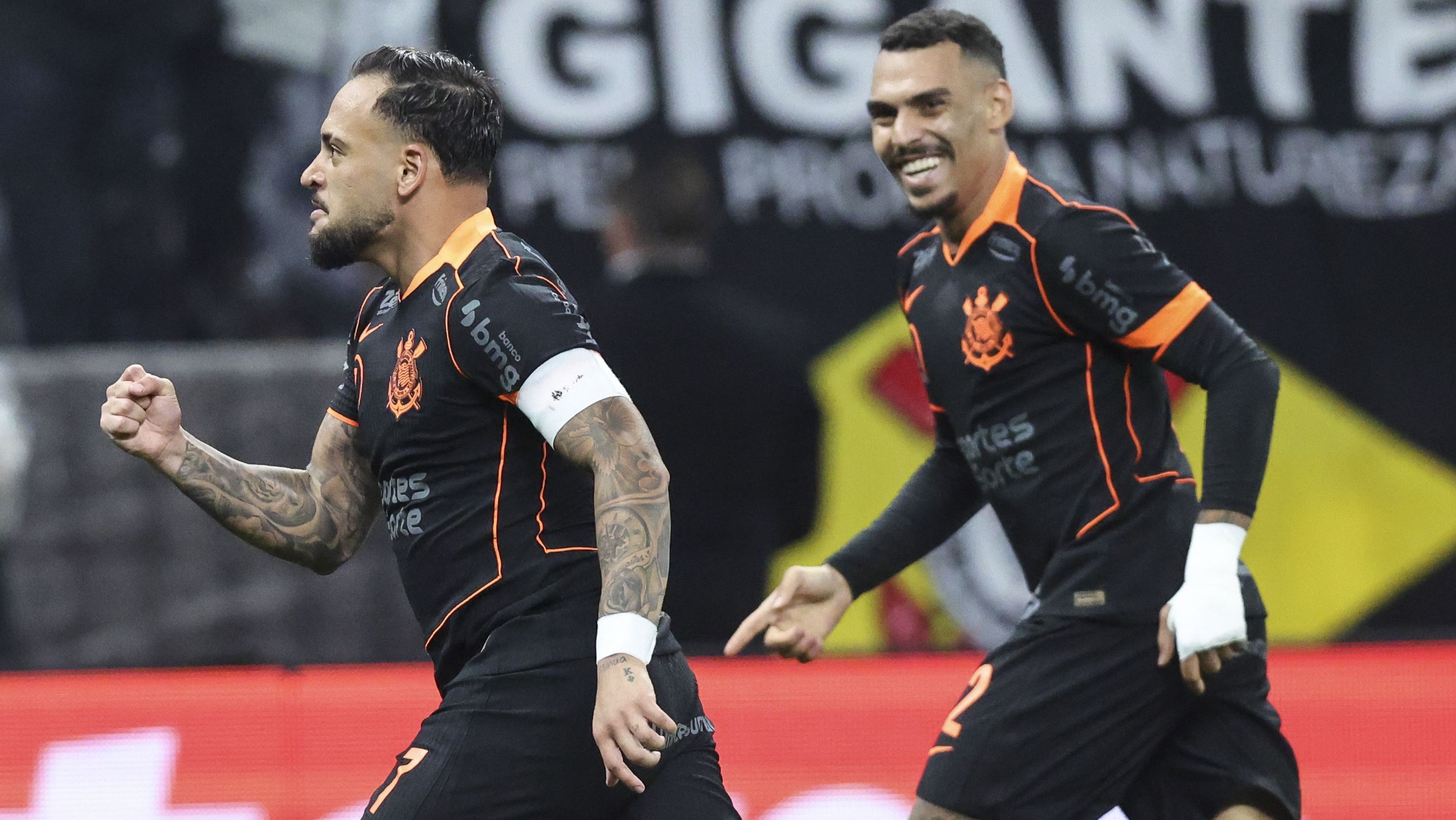 Maycon comemora gol do Corinthians contra o Atlético-MG