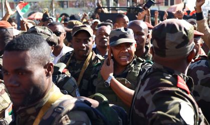 Quem é Michael Randrianirina, coronel que assumiu controle de Madagascar