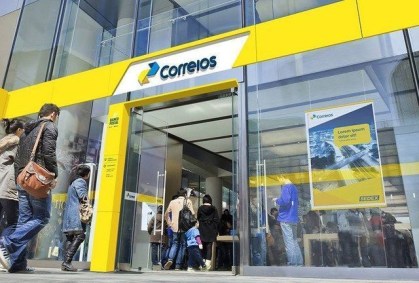 Correios não deveriam tirar dinheiro da saúde e educação, diz especialista
