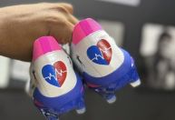 Gabigol vai leiloar chuteiras "meio a meio" que usou em Flamengo x Cruzeiro