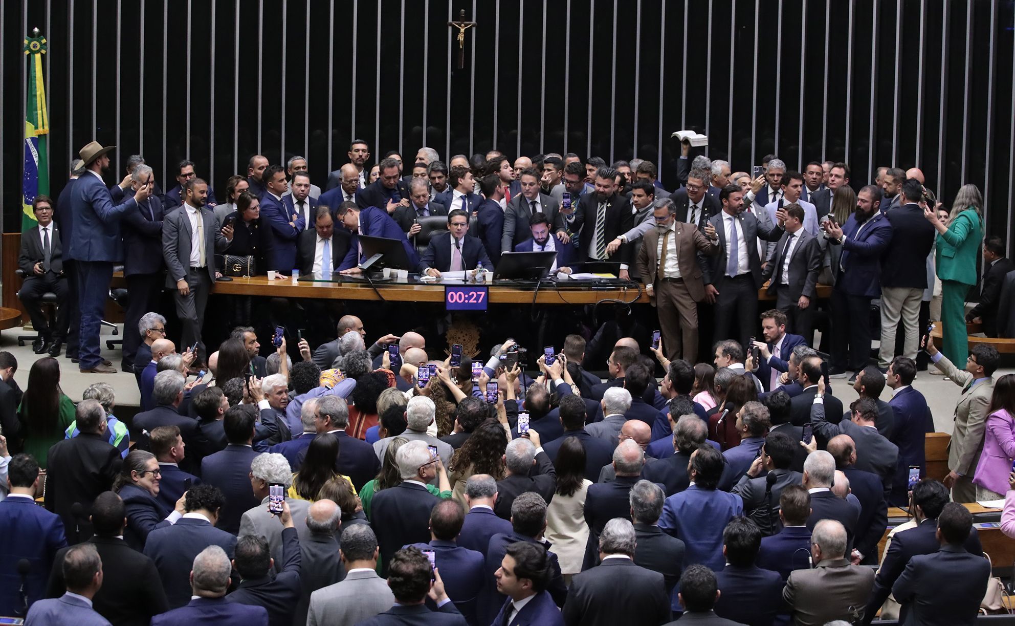 DEPUTADOS PLENÁRIO MOTIM - 06-10-25