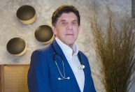 Protagonista no combate à Aids, David Uip completa 50 anos de medicina