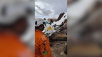 Avião de pequeno porte cai e atinge casa no Santos Dumont, em Goiânia