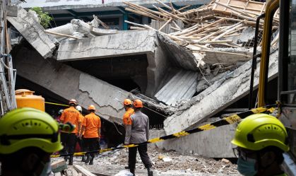 Número de mortos em desabamento de escola na Indonésia sobe para 36