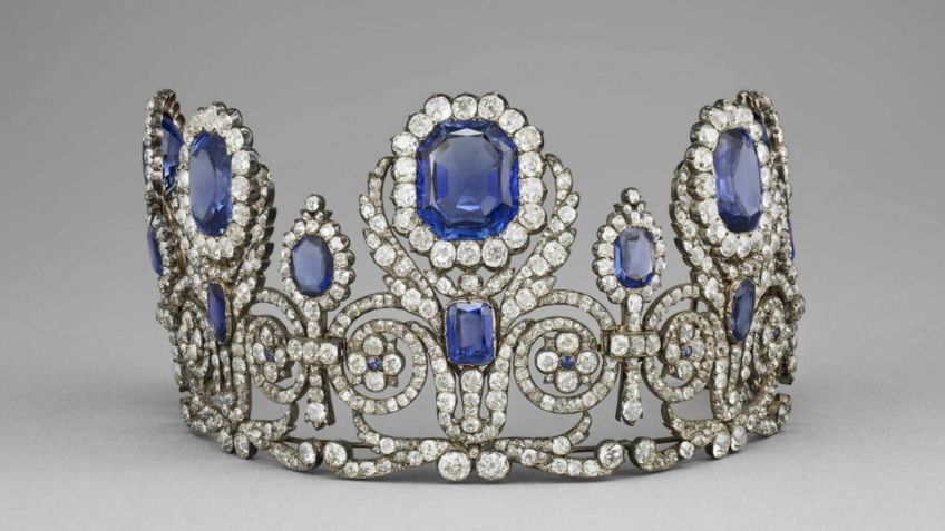 Tiara do conjunto de joias da rainha Marie-Amélie e da rainha Hortense • Divulgação/Museu do Louvre