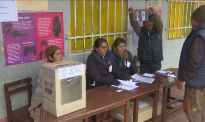 Eleitores votam na Bolívia para escolher próximo presidente