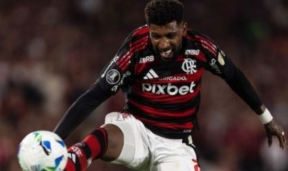 Jogador do Flamengo vê Palmeiras ajudado pela arbitragem: "Estou assustado"