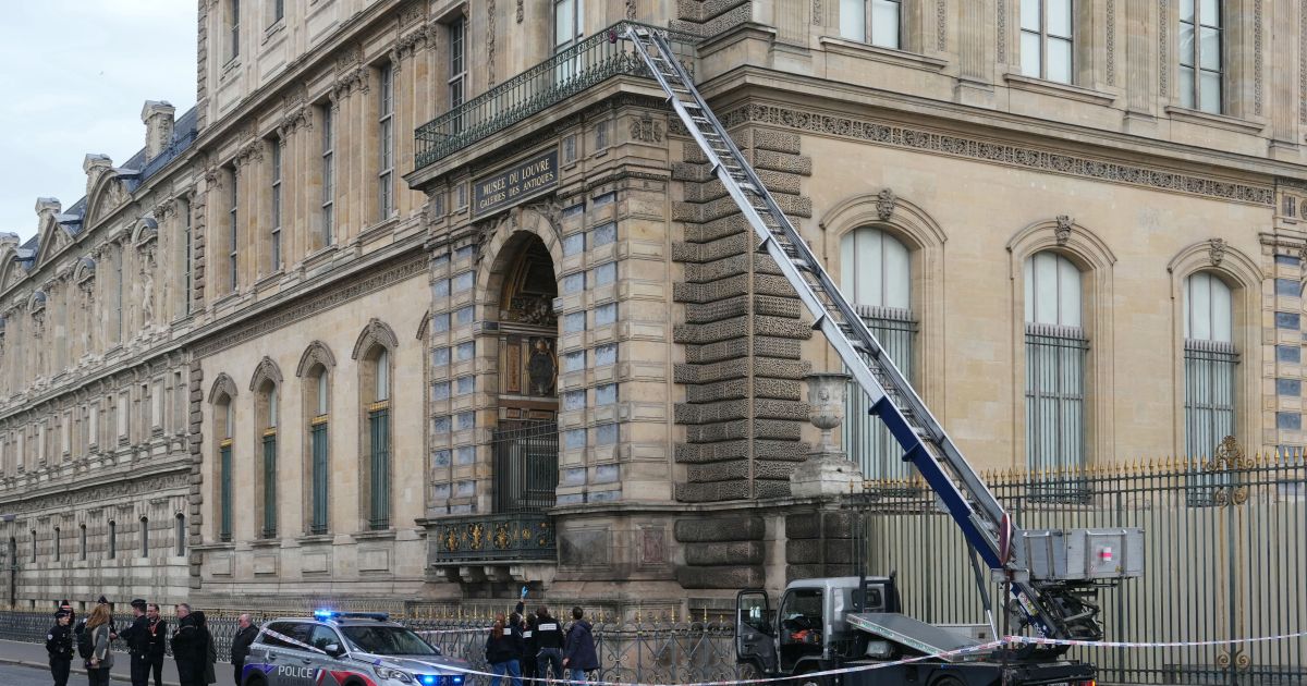 Roubo do Louvre: Mais quatro pessoas são detidas em Paris por envolvimento