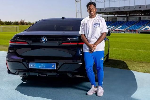 Endrick com sua nova BMW