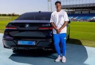Jogadores do Real Madrid ganham carros de R$ 1 milhão