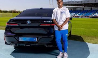 Endrick com sua nova BMW