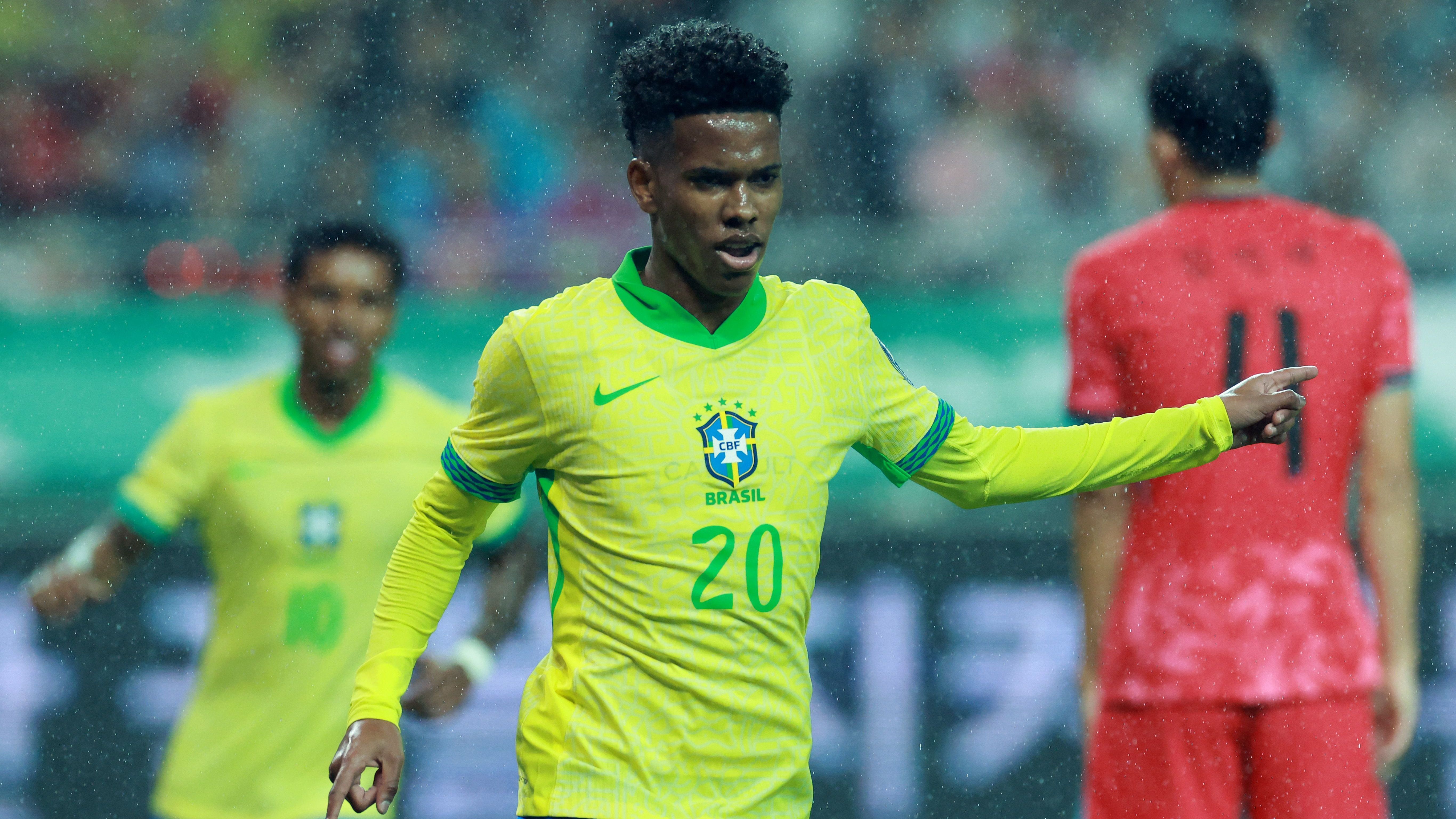 Estêvão comemora gol pela Seleção Brasileira