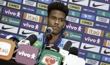 Estêvão fala sobre disputa por vaga na Seleção: "Vejo como uma motivação"