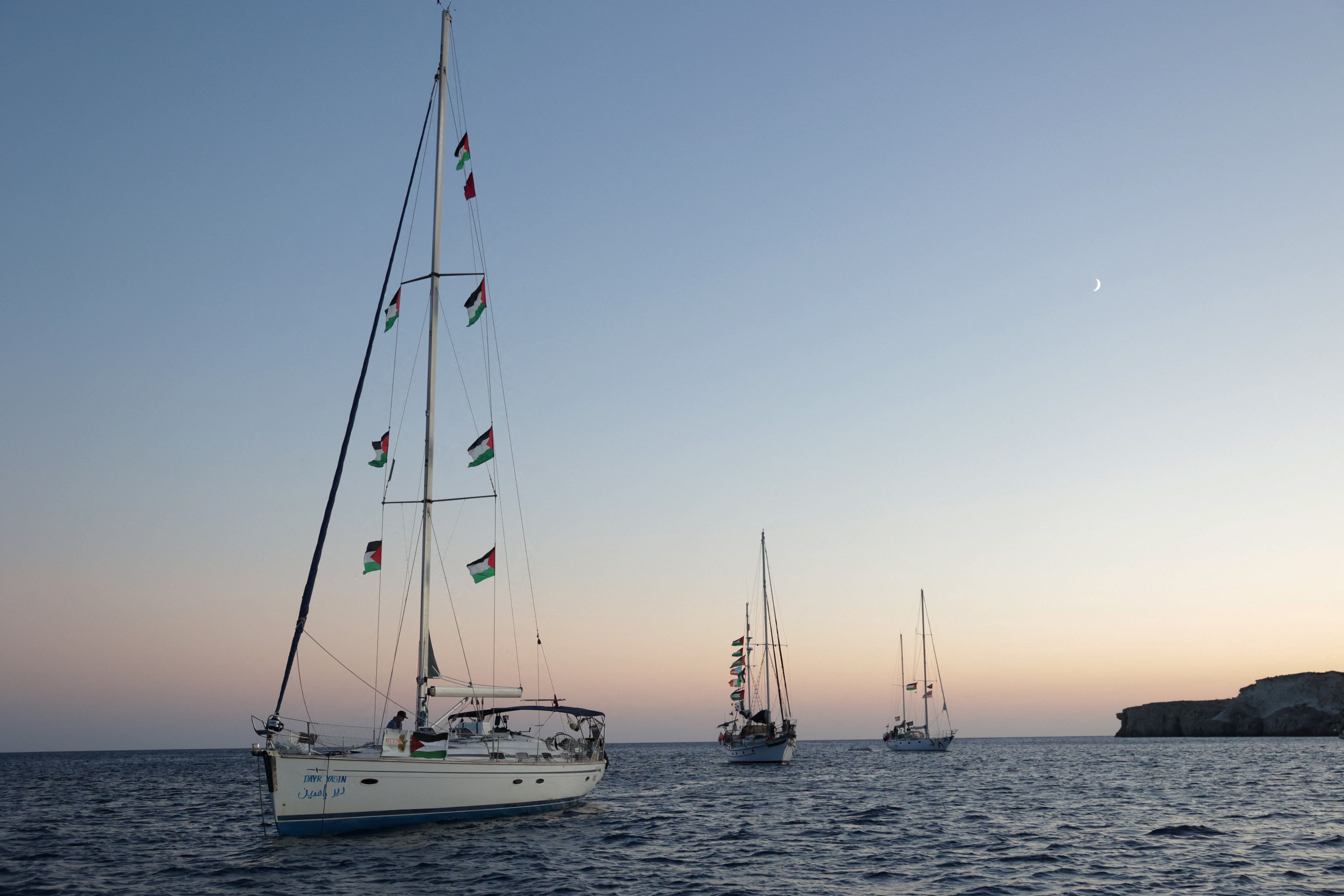 Flotilha levando ajuda destinada a Gaza no mar perto da Grécia