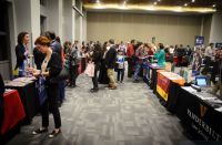 Feira gratuita une estudantes de direito a universidades dos EUA