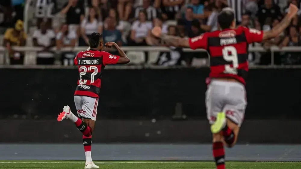Botafogo x Flamengo: Bruno Henrique vibra com gol marcado no Nilton Santos