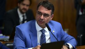 Vigília convocada por Flávio motivou pedido de prisão de Bolsonaro