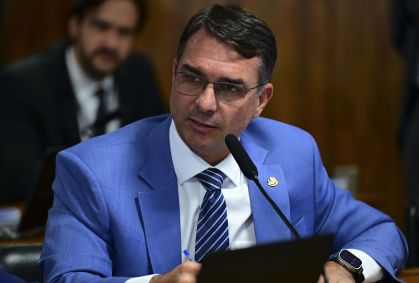 Flávio cogita adiar plano de governo e aguarda "match" com superministro