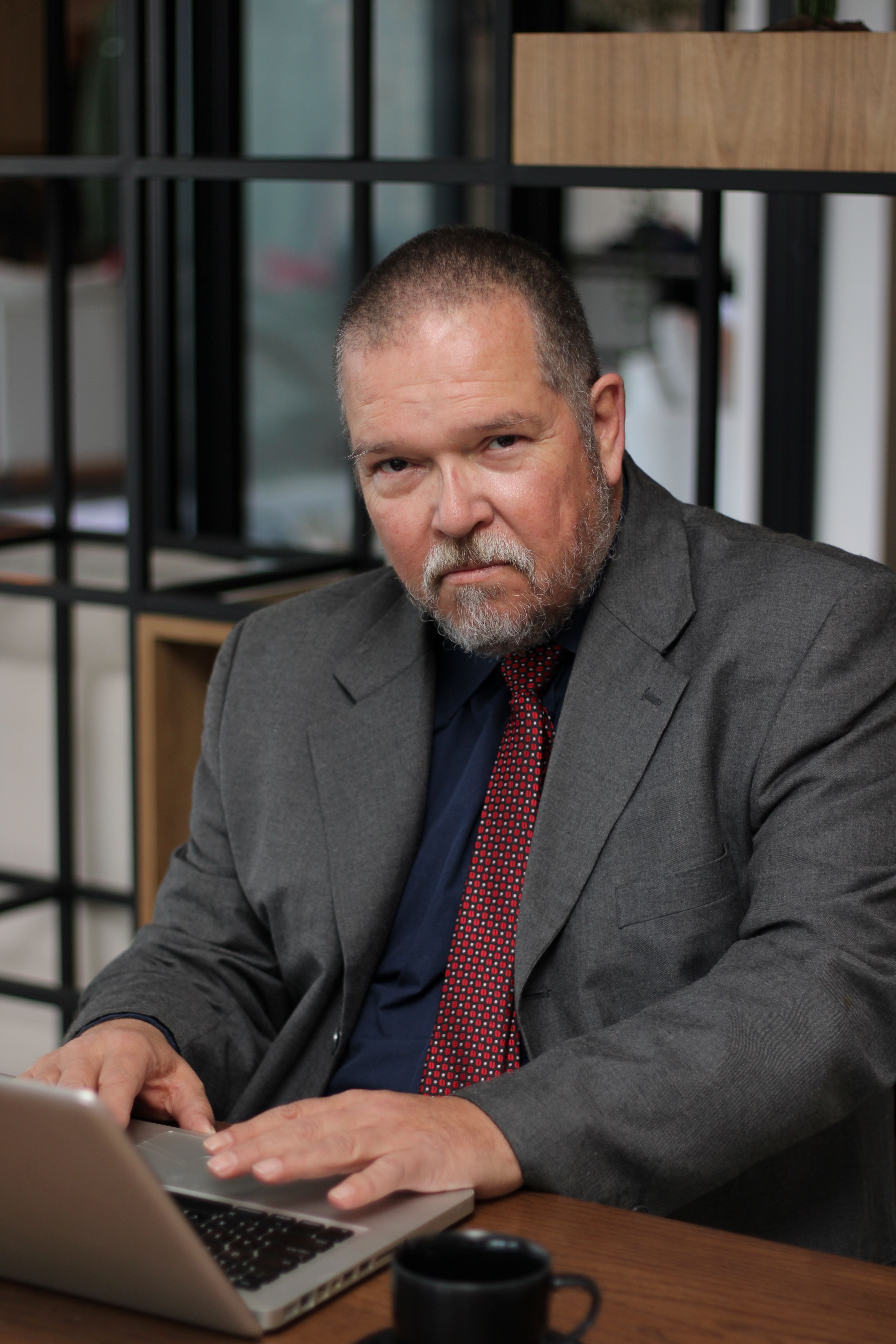 Ricardo Salada, autor do livro "Na cena do crime: por trás da fita amarela" • Divulgação