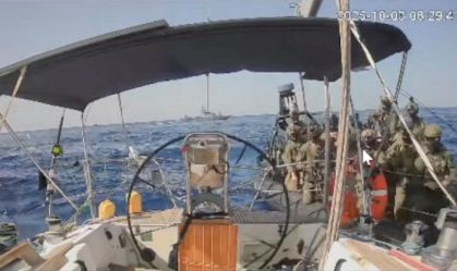 Israel intercepta último barco da flotilha de Gaza e inicia deportações
