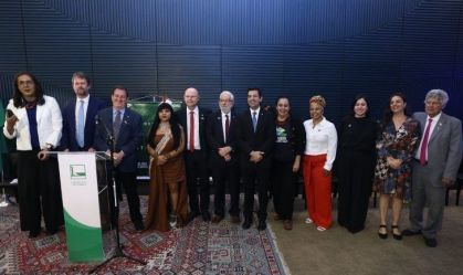 Frente Ambientalista entrega a Hugo propostas da Câmara para a COP30