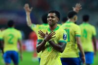 Rodrygo se destaca em volta à Seleção Brasileira e acirra disputa no ataque