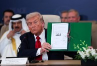 Trump assina acordo de cessar-fogo na Faixa de Gaza