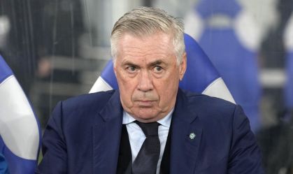 Carlo Ancelotti durante a derrota do Brasil para o Japão