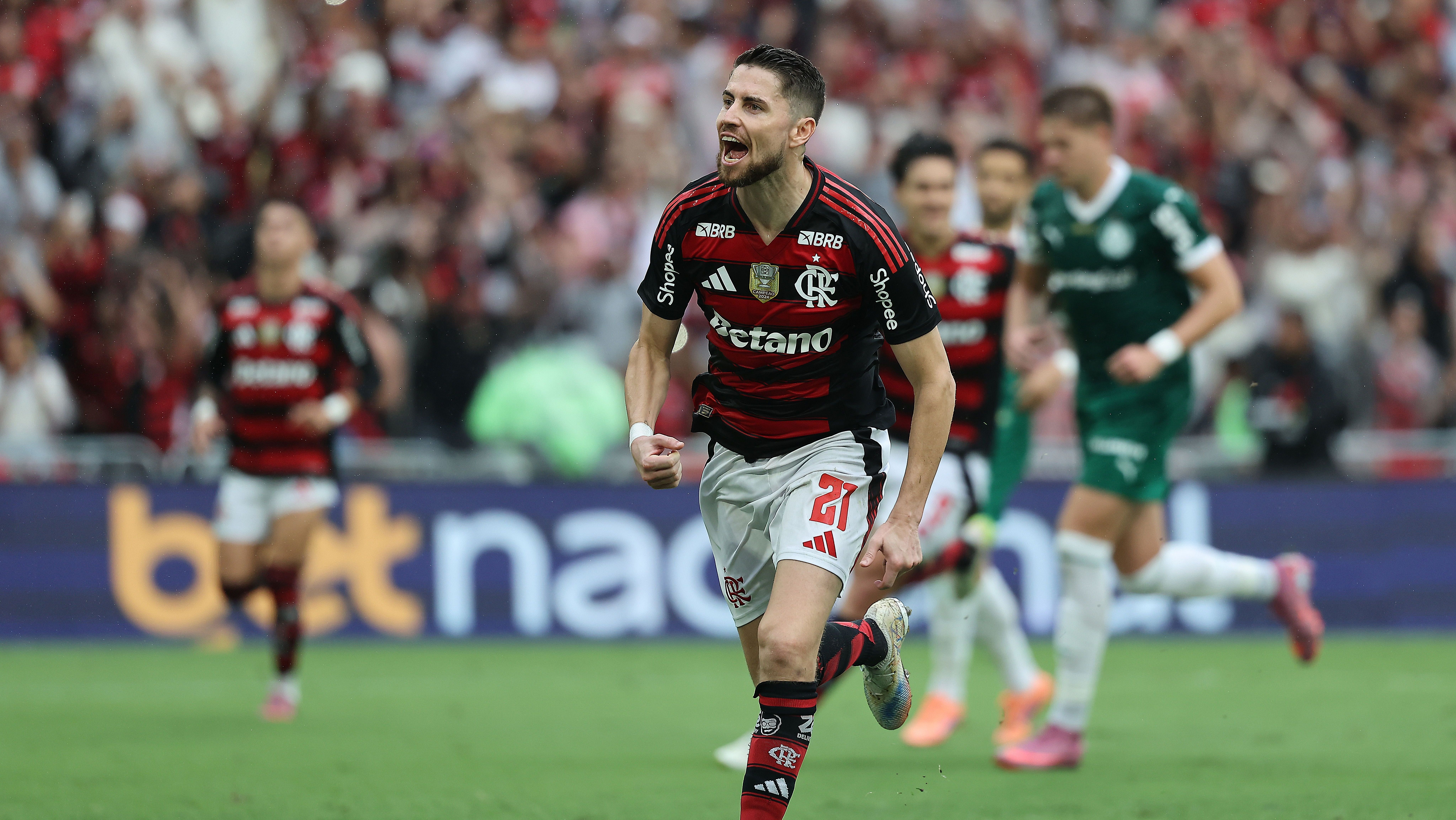Jorginho comemora gol de pênalti contra o Palmeiras
