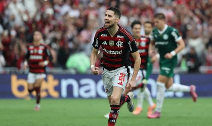 Flamengo vence Palmeiras, encosta na liderança e embola o Brasileirão