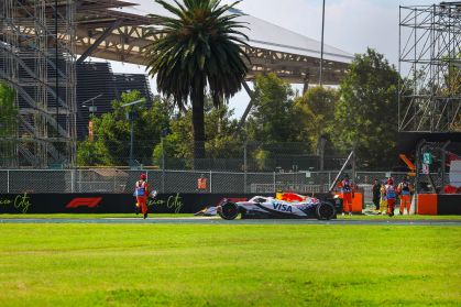 Liam Lawson "quase atropelou" fiscal que atravessava pista no GP do México