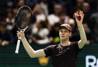 Sinner chega à semi em Paris e fica mais perto de voltar ao topo do ranking